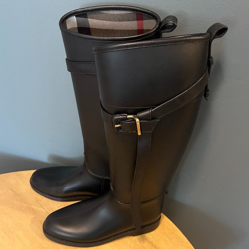 Burberry rain boots with buckle size 38